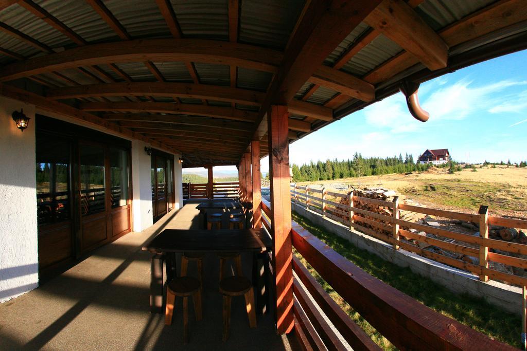 Pensiunea Muntele Alb Horezu Exterior foto