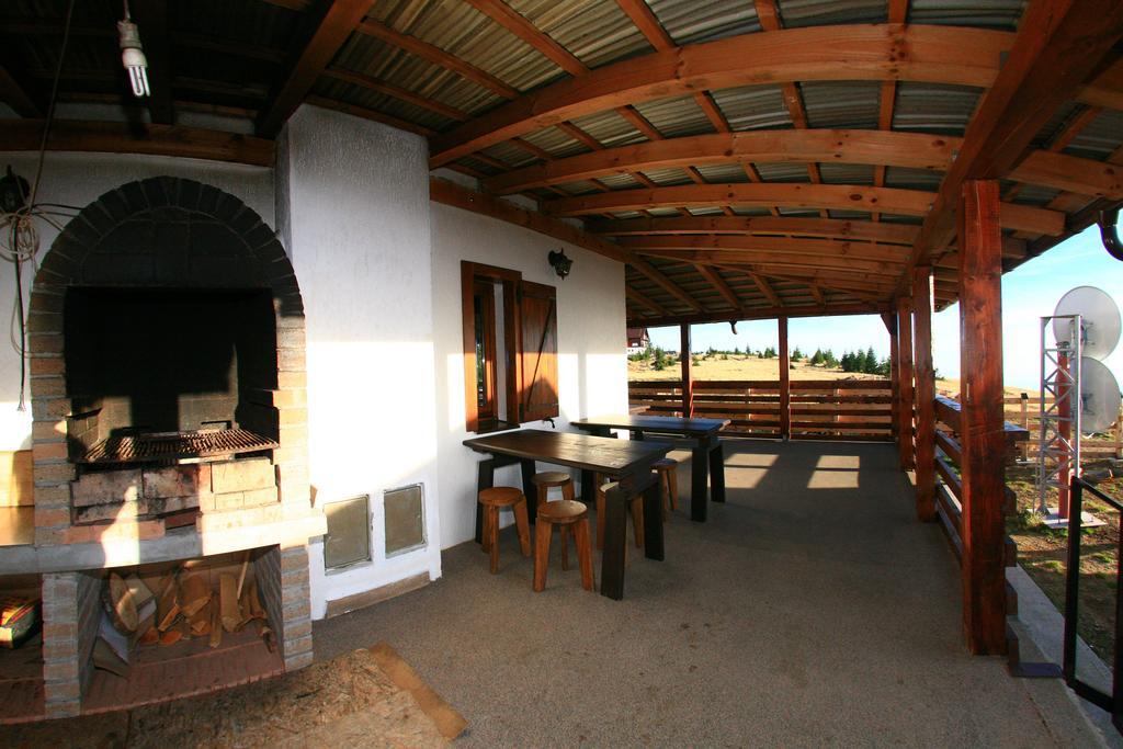 Pensiunea Muntele Alb Horezu Exterior foto