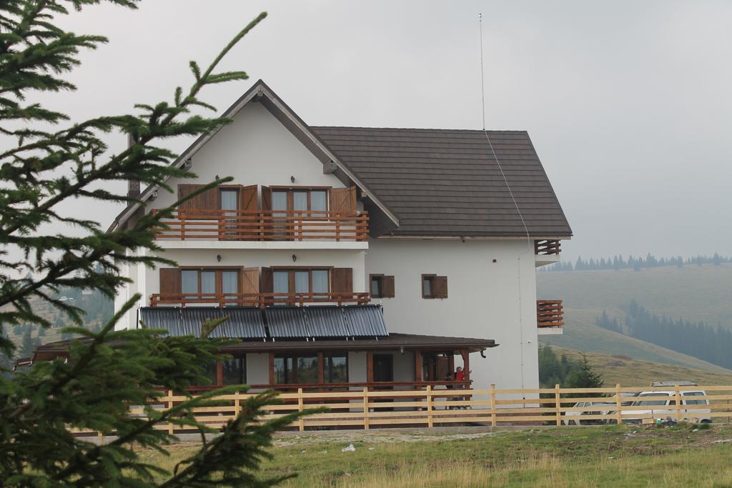Pensiunea Muntele Alb Horezu Exterior foto